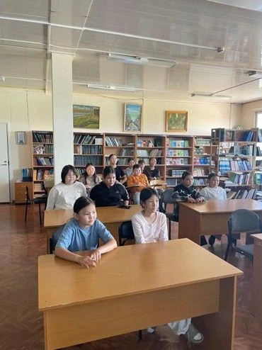 В библиотеке № 6 села Тас-Юрях прошла познавательная беседа «Культура в эпоху глобализации», приуроч