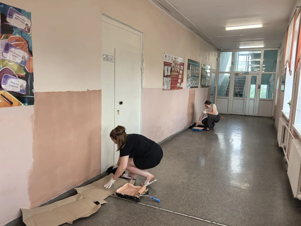 👷🏻‍♀️🪣 Подготовка школы идёт полным ходом!

На протяжении всей недели педагогический состав, сотр