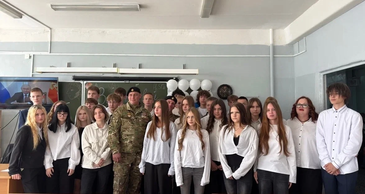 🇷🇺Живой диалог о важном: старшеклассники 47ой пообщались с героями нашего времени!