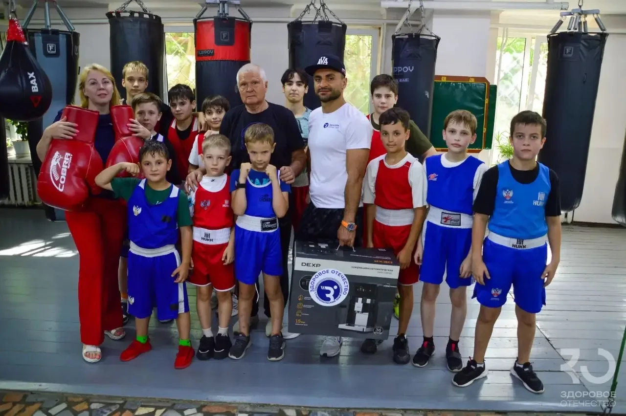 День физкультурника: зарядка с чемпионами и уважение к наставникам!