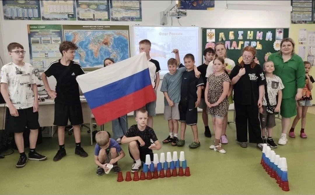В рамках года единства народов России и в преддверии Дня России специалисты детской библиотеки прове