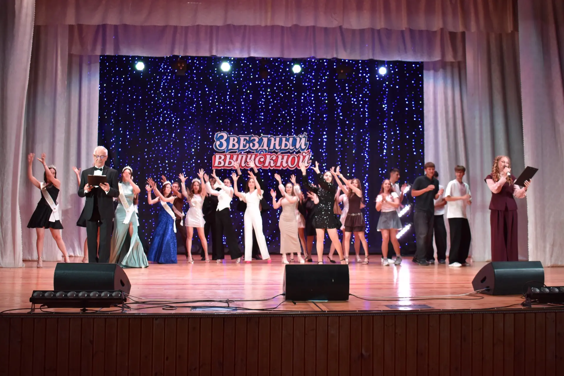 🎉 «Звёздный выпускной!»: вечер, когда зажигаются новые звёзды! 🌟