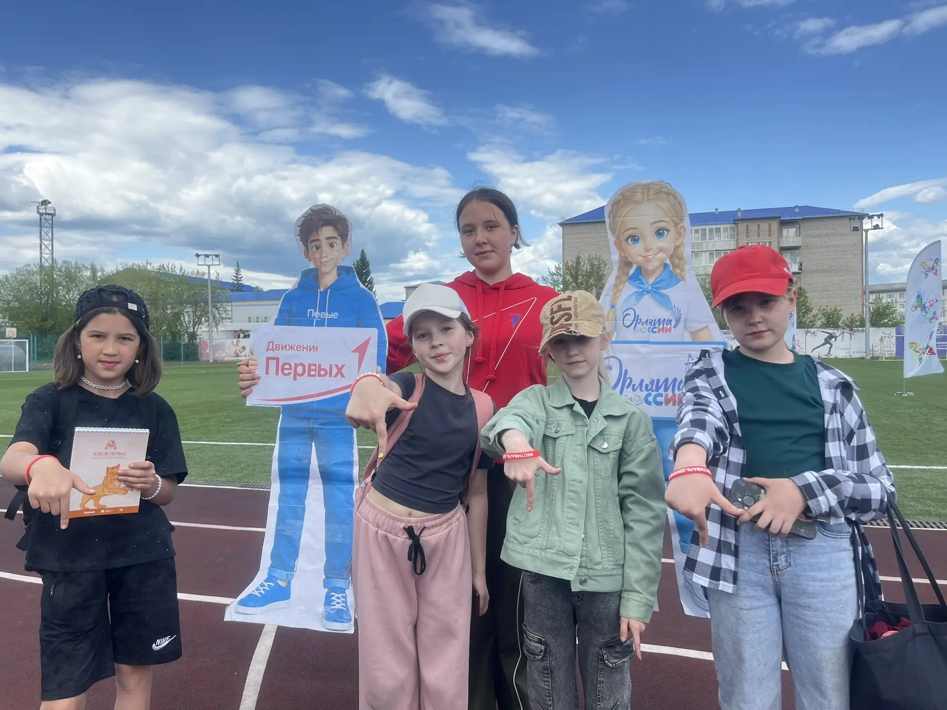 ☀️ Яркий старт лета: Фестиваль Движения Первых на стадионе «Юность»!

Сегодня стадион «Юность» превр