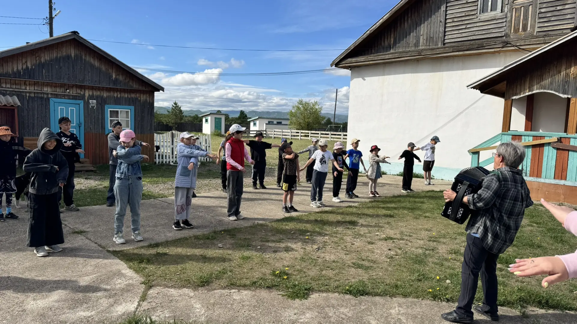 На базе нашей школы открылся пришкольный лагерь «Солнышко» ☀️

Вот и пролетели первые два дня работы