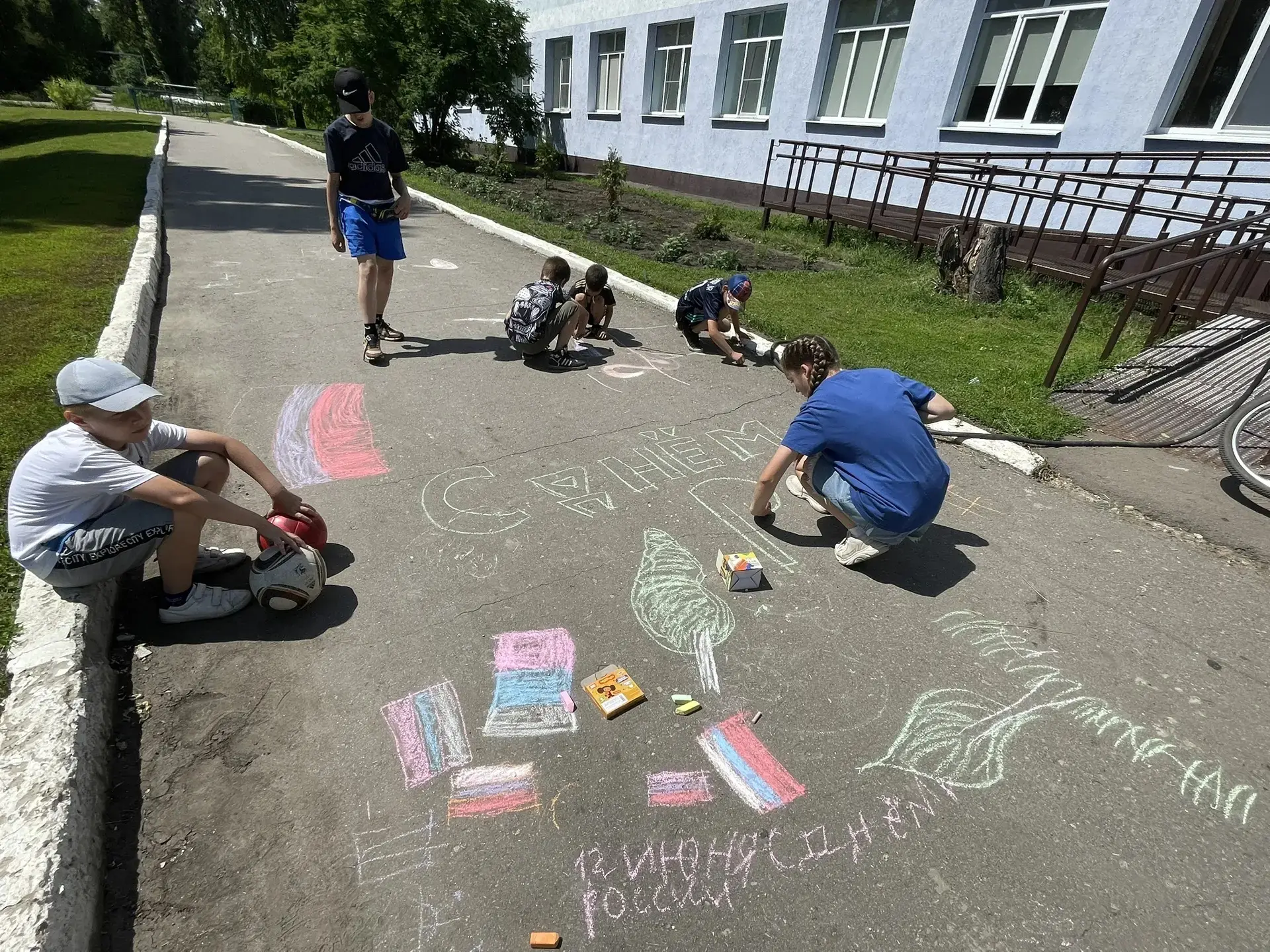Наш асфальт расцвёл триколором! 🇷🇺