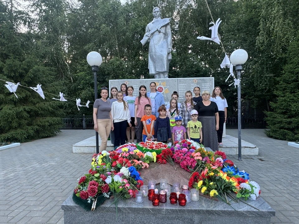 🕯️ В День памяти и скорби в селе Селиярово прошла Всероссийская акция «Свеча памяти»

У "Мемориала 