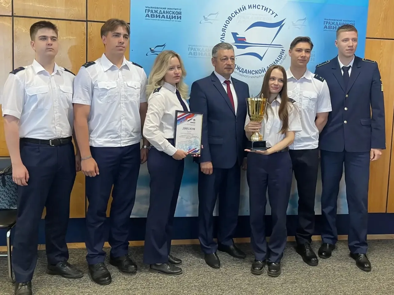 👏 Председатель Правительства Ульяновской области наградил победителей Универсиады

Встреча со студе