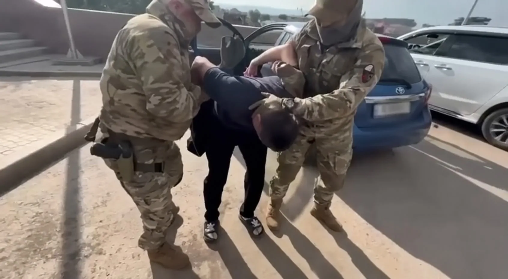 В Бурятии выдворяемого с семьёй приезжего задержали при попытке дать взятку!