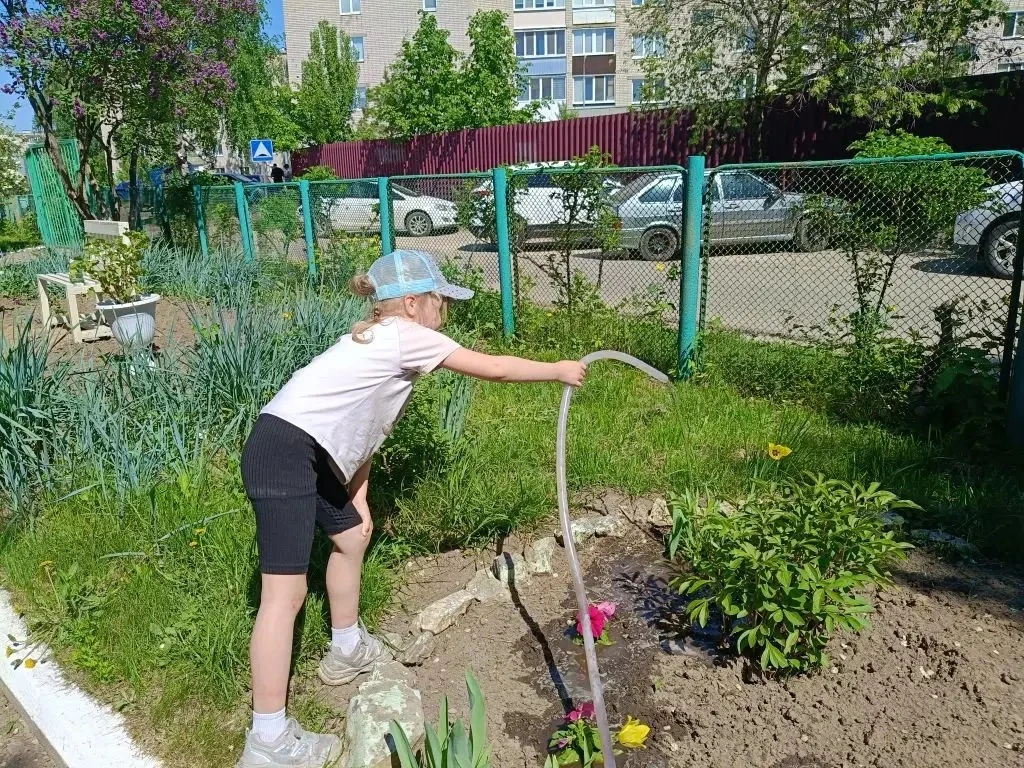 Чтобы у нас в детском саду было красиво стараются все! Сегодня воспитанники 4 группы по...