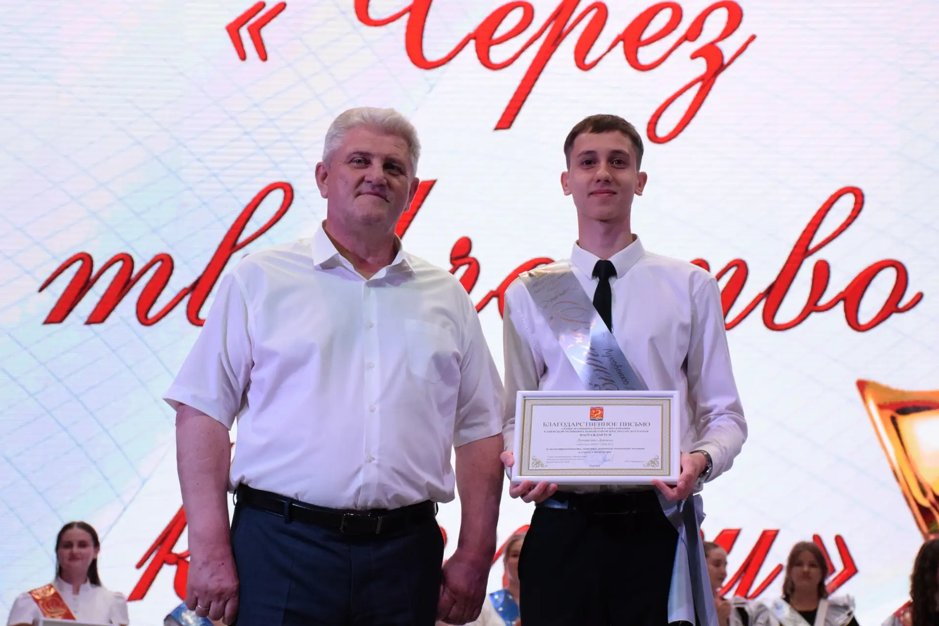 Искусство движения и сила духа  На сцене те, кто 11 лет доказывал: школьная жизнь может быть яркой. 