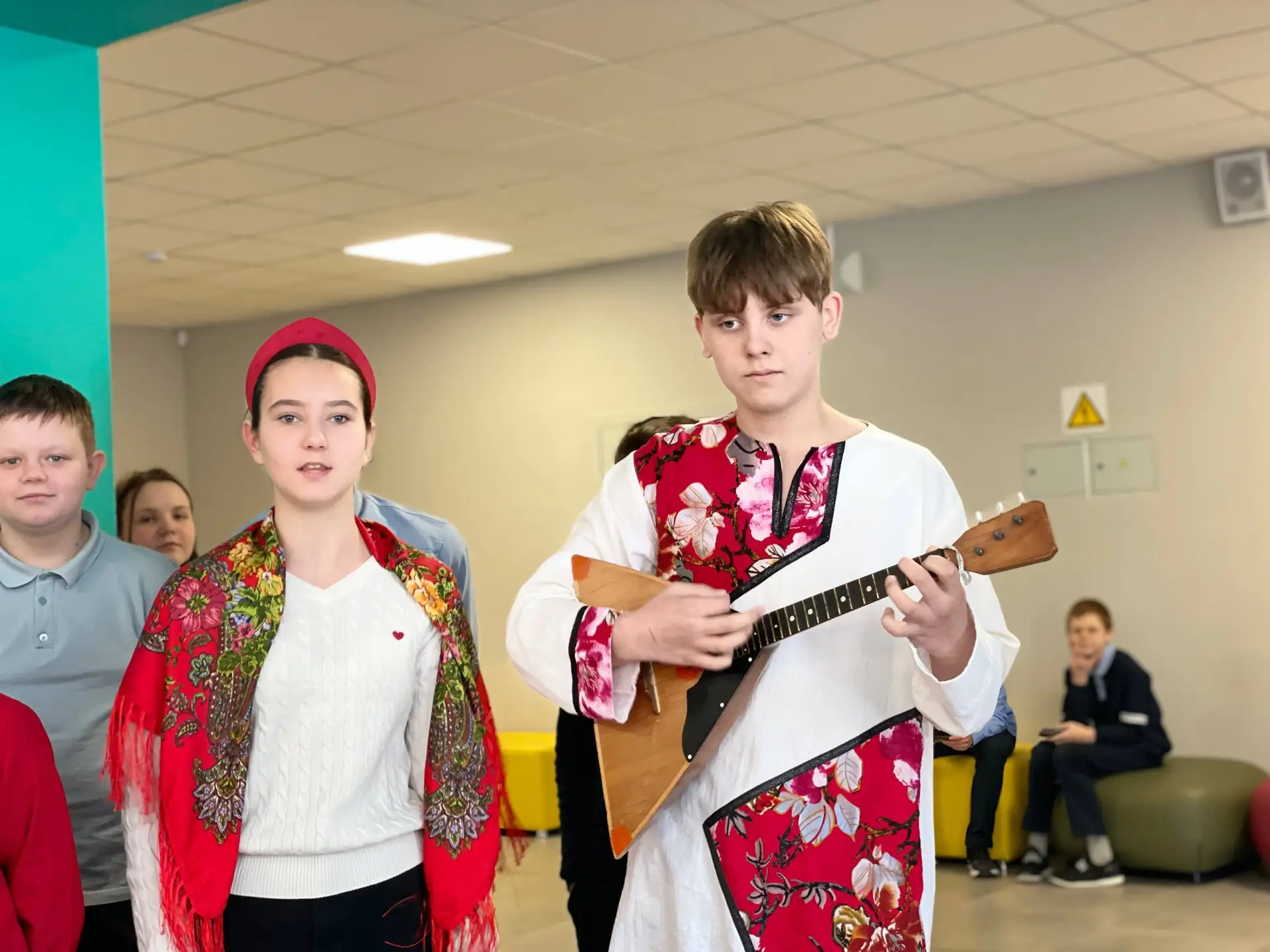 🎭 БЛИН-ФЕСТ в Шестом: блины, хороводы и мооооооре веселья! 🥞✨  Ну что, друзья, готовы перенестись в 