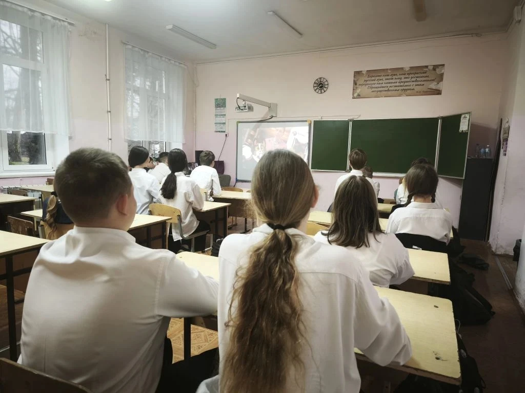 🎭 23 марта в школе состоялись интереснейшие занятия в рамках проекта "Разговоры о важном". Мы погруз