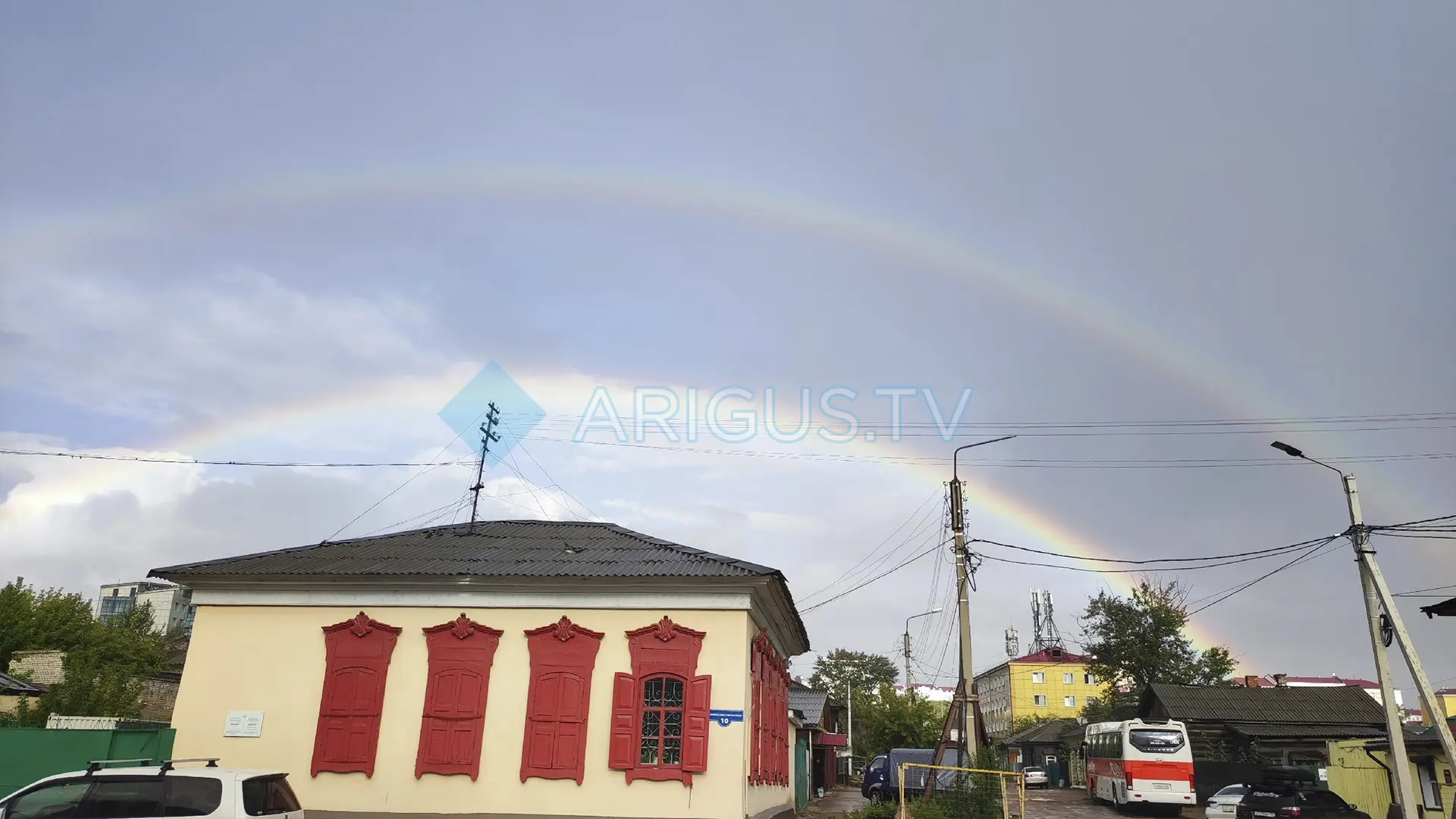 🌈 Нам пишут: Попали под дождь в центре Улан-Удэ и двойную радугу увидели. Красота!