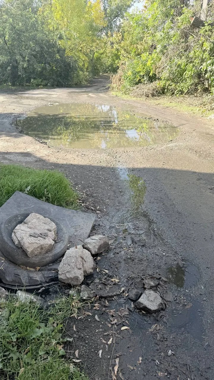 Холодная Балка: на улице Кирова уже год течёт канализация