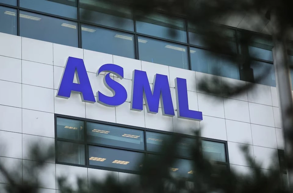 США заподозрили поставку оборудования ASML в Китай

Министр торговли США Говард Латник «выразил обес