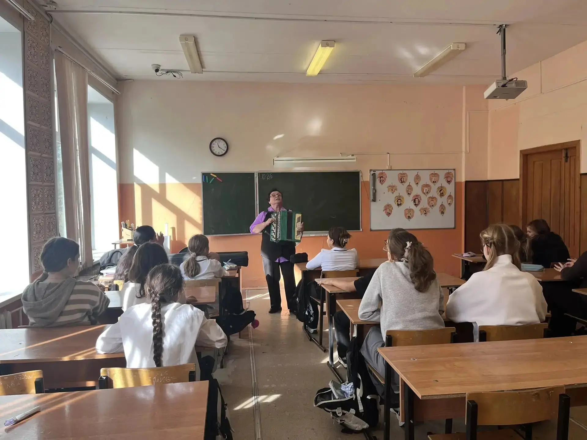 👍«Умелые руки» и золотое сердце: встреча поколений в ясногорской школе​