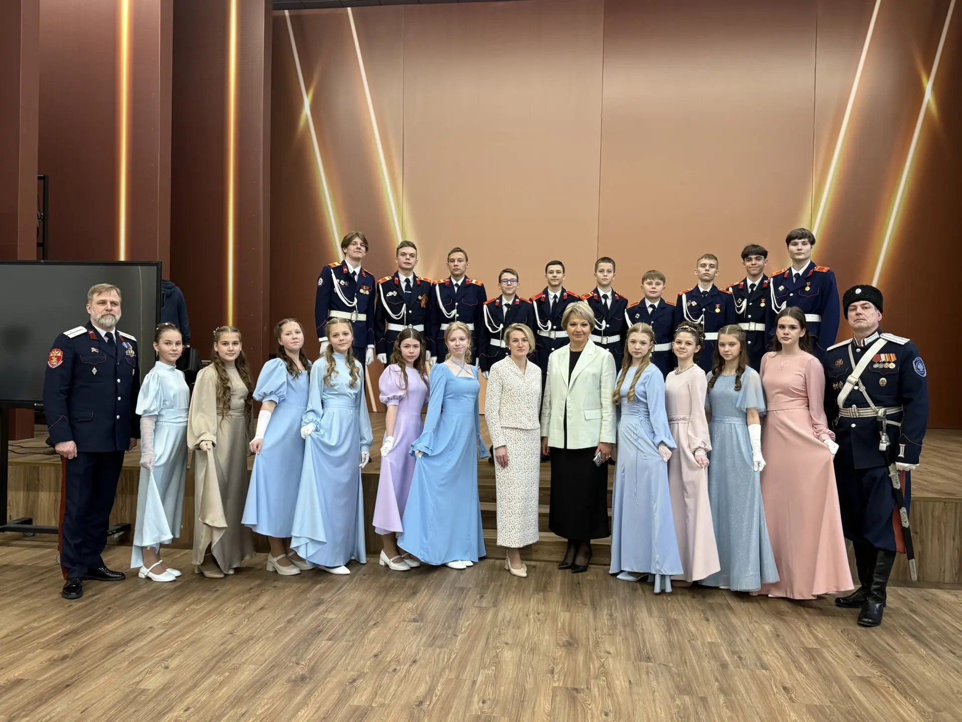 💃🕺 Волшебство кадетского бала: когда история оживает! Кадетский бал подарил нашим школьникам незабыв