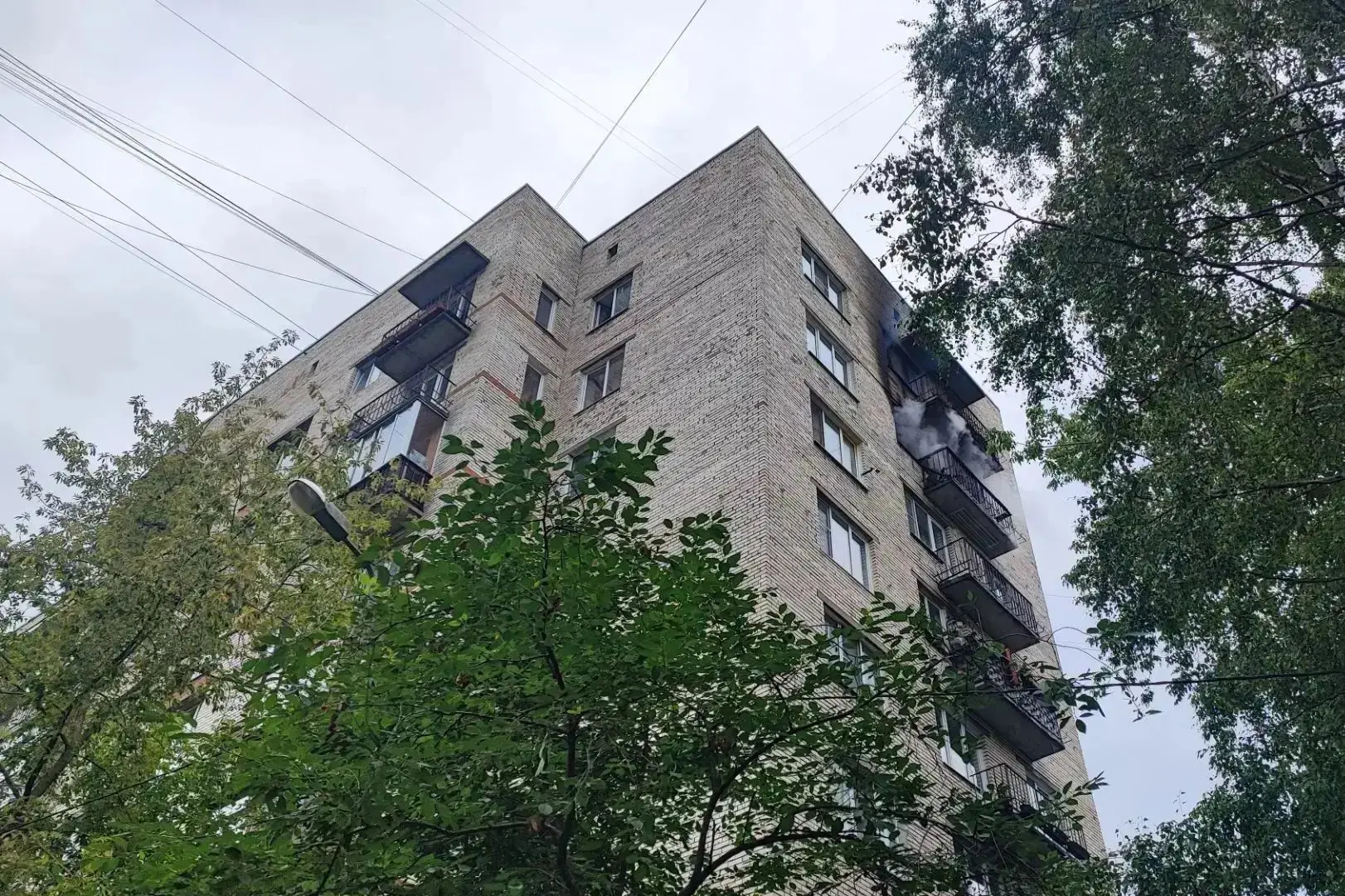 «Вывели из горящего здания 25 жильцов»: росгвардейцы в Петербурге спасли людей за минут...