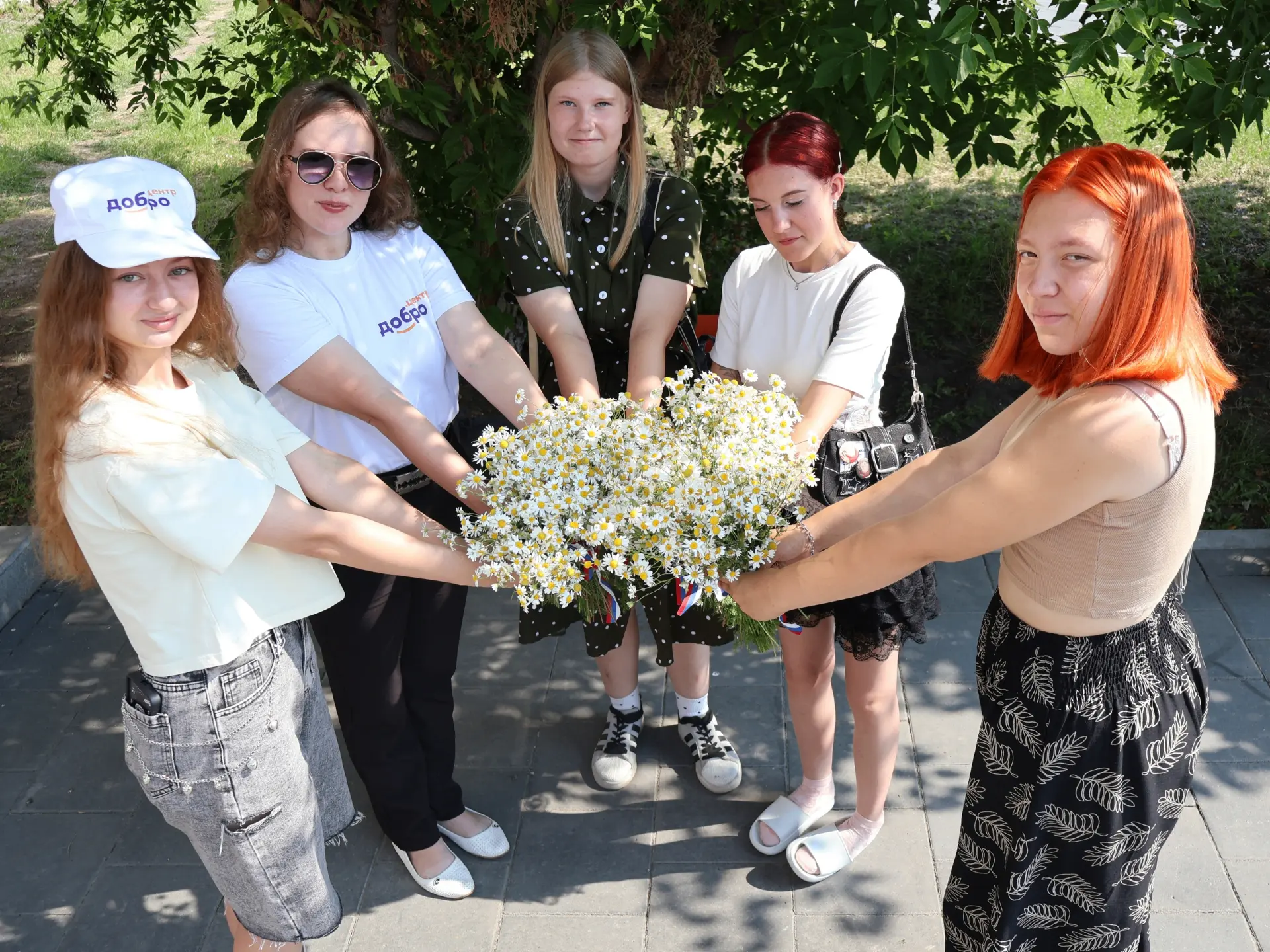 В честь Дня семьи, любви и верности волонтёры вышли на улицы с ромашками 🌼