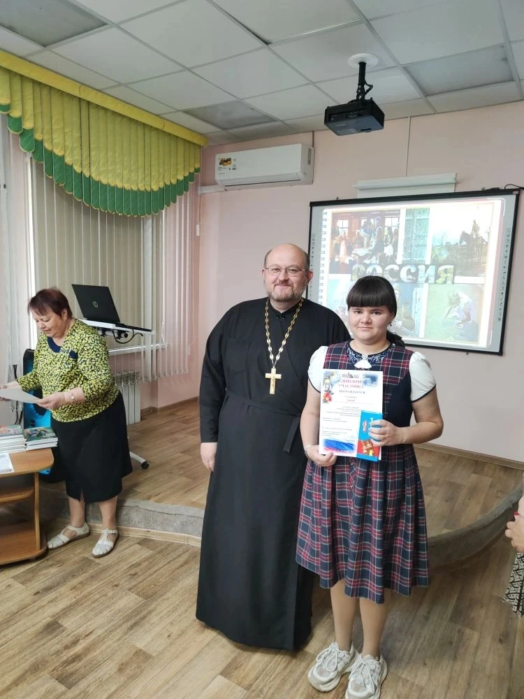 💫 ГЕРОИ ОТЕЧЕСТВУ В СЕРДЦАХ ГИМНАЗИСТОВ: ТРИУМФ НА ФЕСТИВАЛЕ НАРОДНОГО ТВОРЧЕСТВА "ПАСХАЛЬНАЯ  РАДОС