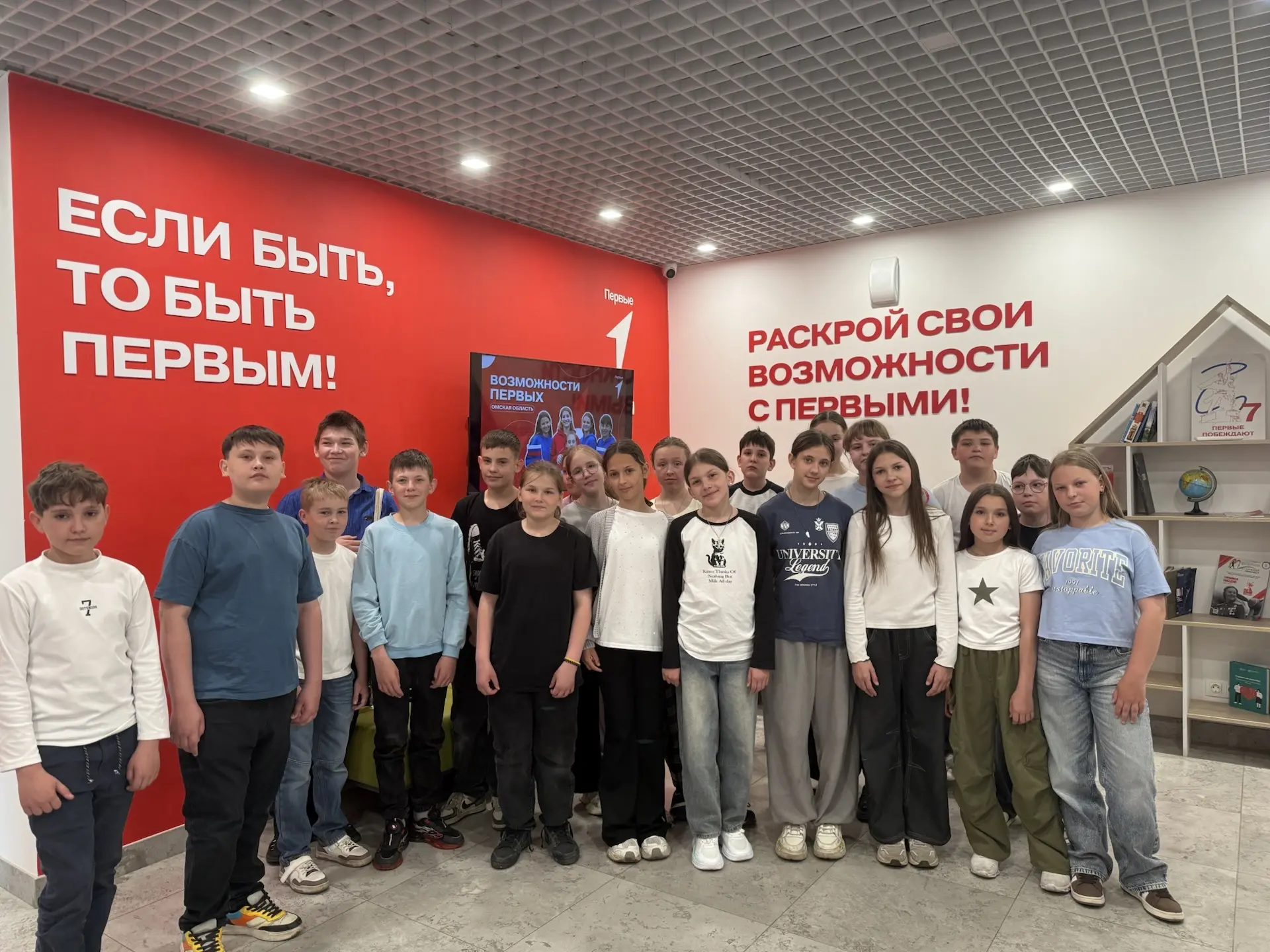 Вчера обучающиеся 5‑х классов посетили «Дом Первых». В ходе экскурсии ребята познакомились с направл