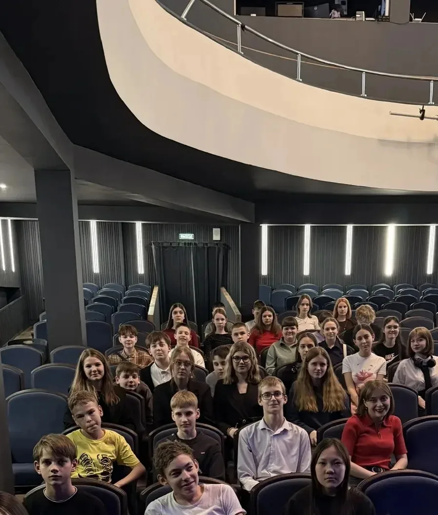 🎭 ГИМНАЗИСТЫ ПОБЫВАЛИ В ТЕАТРЕ  МОЛОДЁЖИ НА СПЕКТАКЛЕ: «Шум за сценой»  💫 29 марта обучающиеся нашей