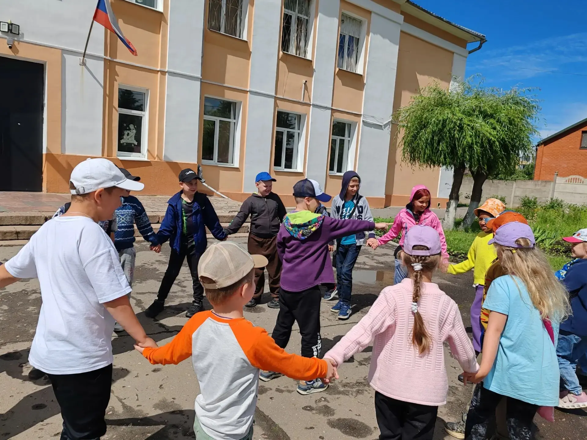 Заряд бодрости: игры на свежем воздухе в пришкольном лагере «Солнышко»