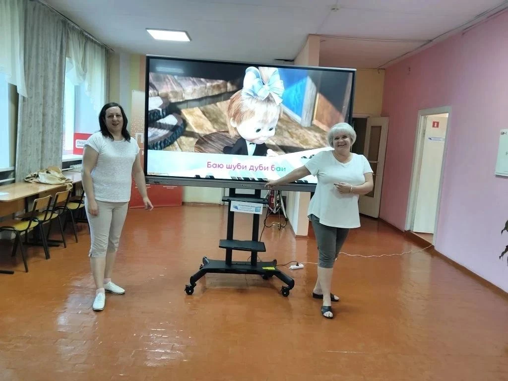 Музыкальное путешествие в мир искусства: воспитанники школьного лагеря посетили ДШИ № 66