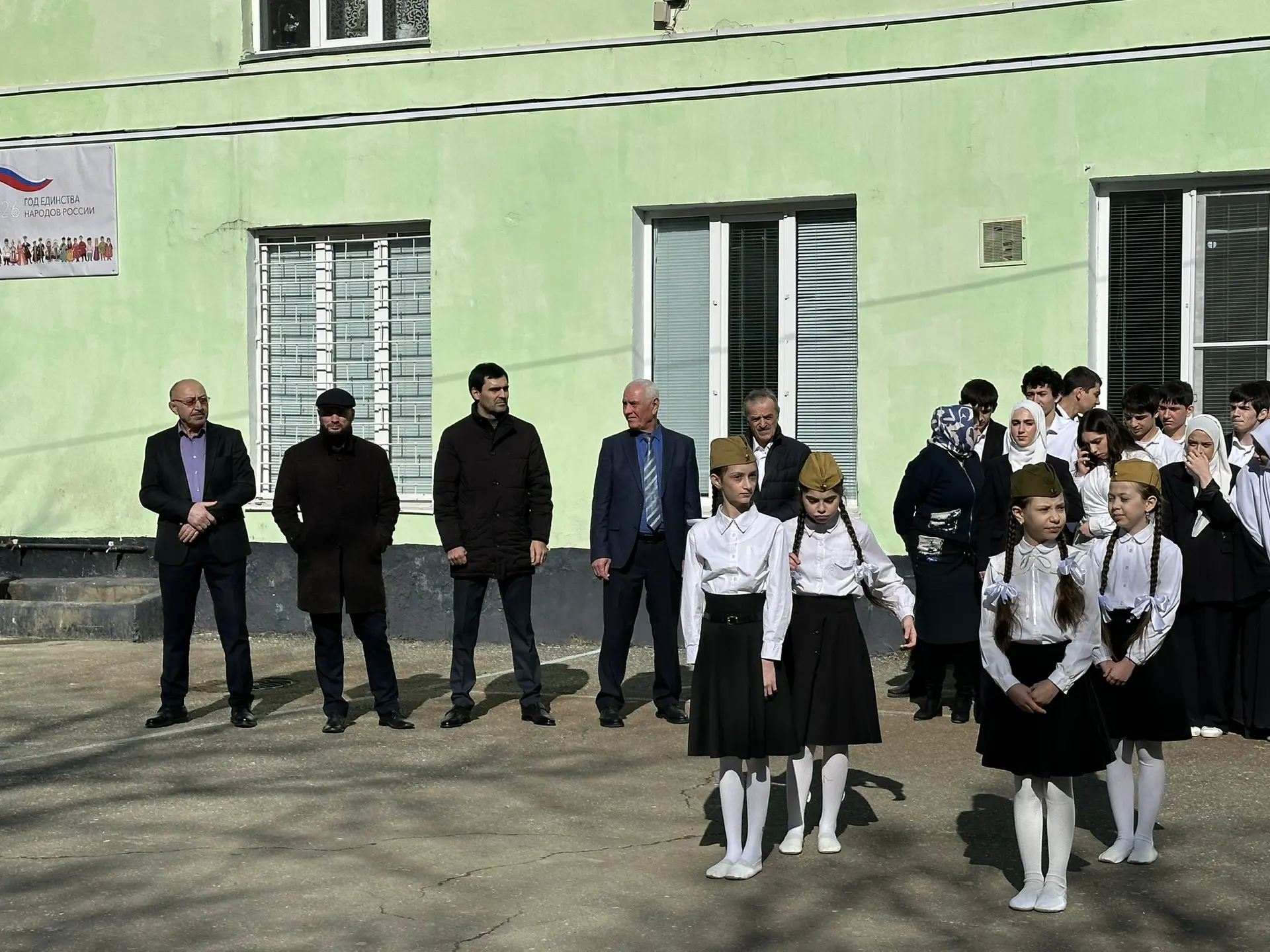 Сегодня, 6 марта, на встречу с учащимися нашей школы, педагогическим коллективом и родительской обще