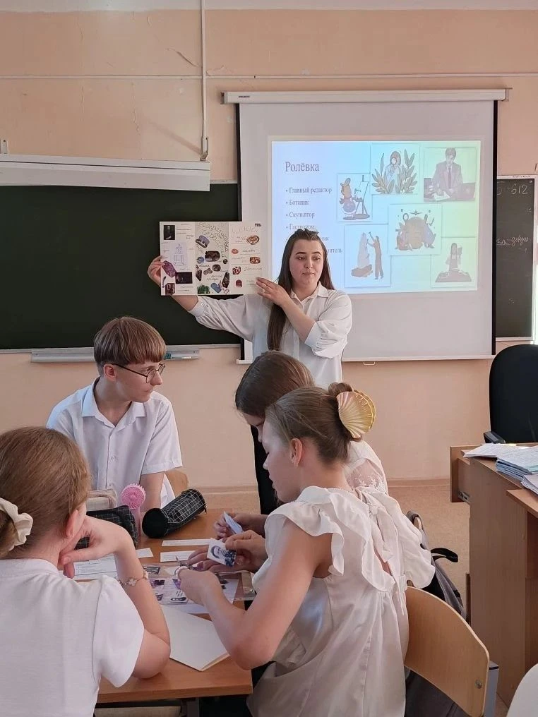 21 мая учащиеся 7 «В» класса совершили увлекательное литературное путешествие  по родовым имениям ру