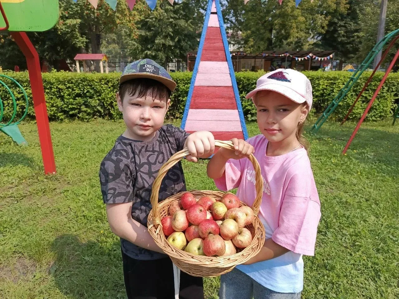 Маленькими ручками — большой урожай! 🥬🥕