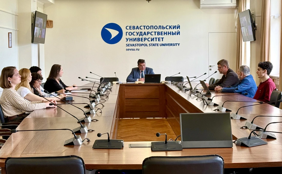 В СевГУ прошел круглый стол по созданию учебно‑методического пособия «Основы мировой по...