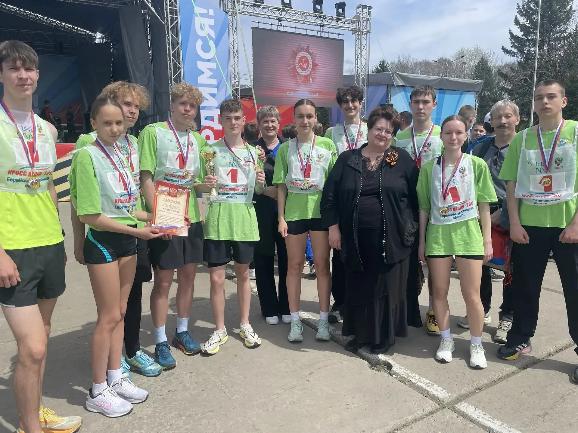 🎉 9 мая в  Биробиджане прошла традиционная легкоатлетическая эстафета памяти Иосифа Бумагина.  🏆У на