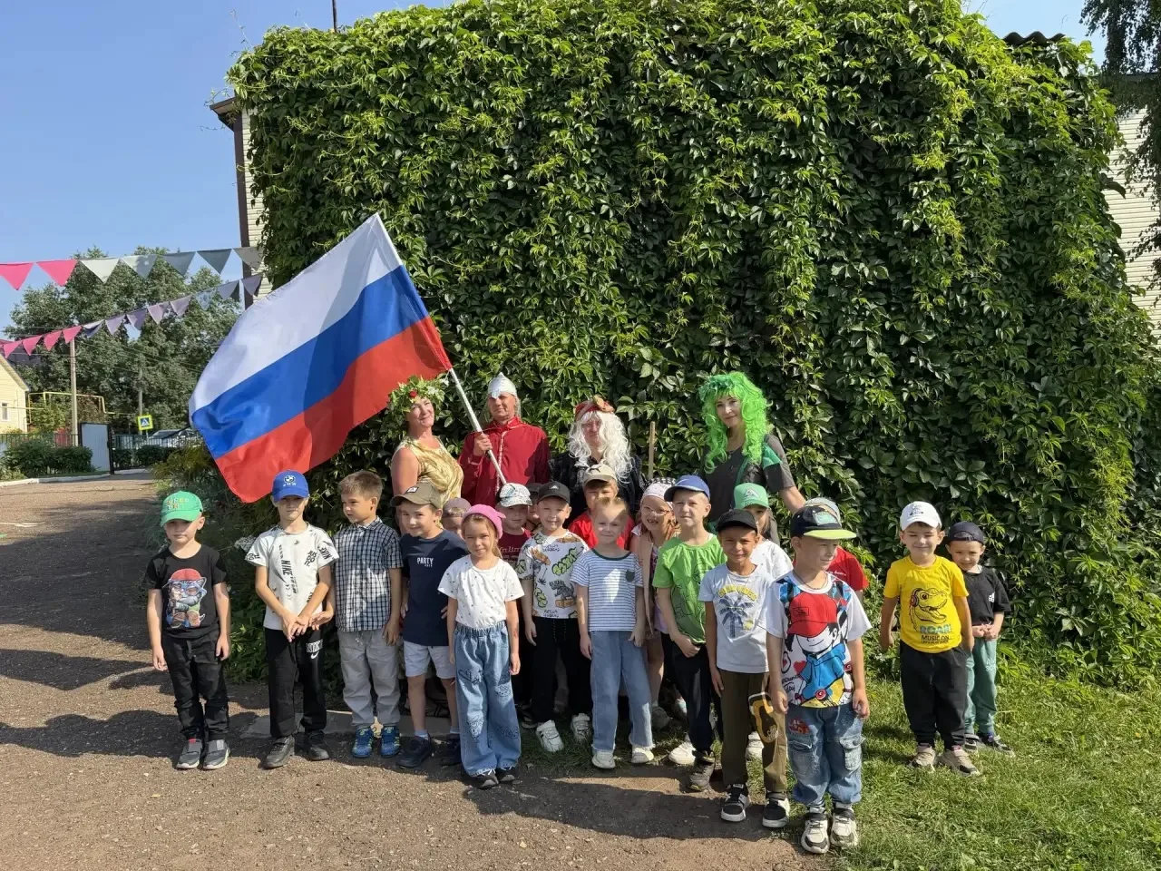 В преддверии праздника Дня флага России в нашем детском саду прошло мероприятие - квест...