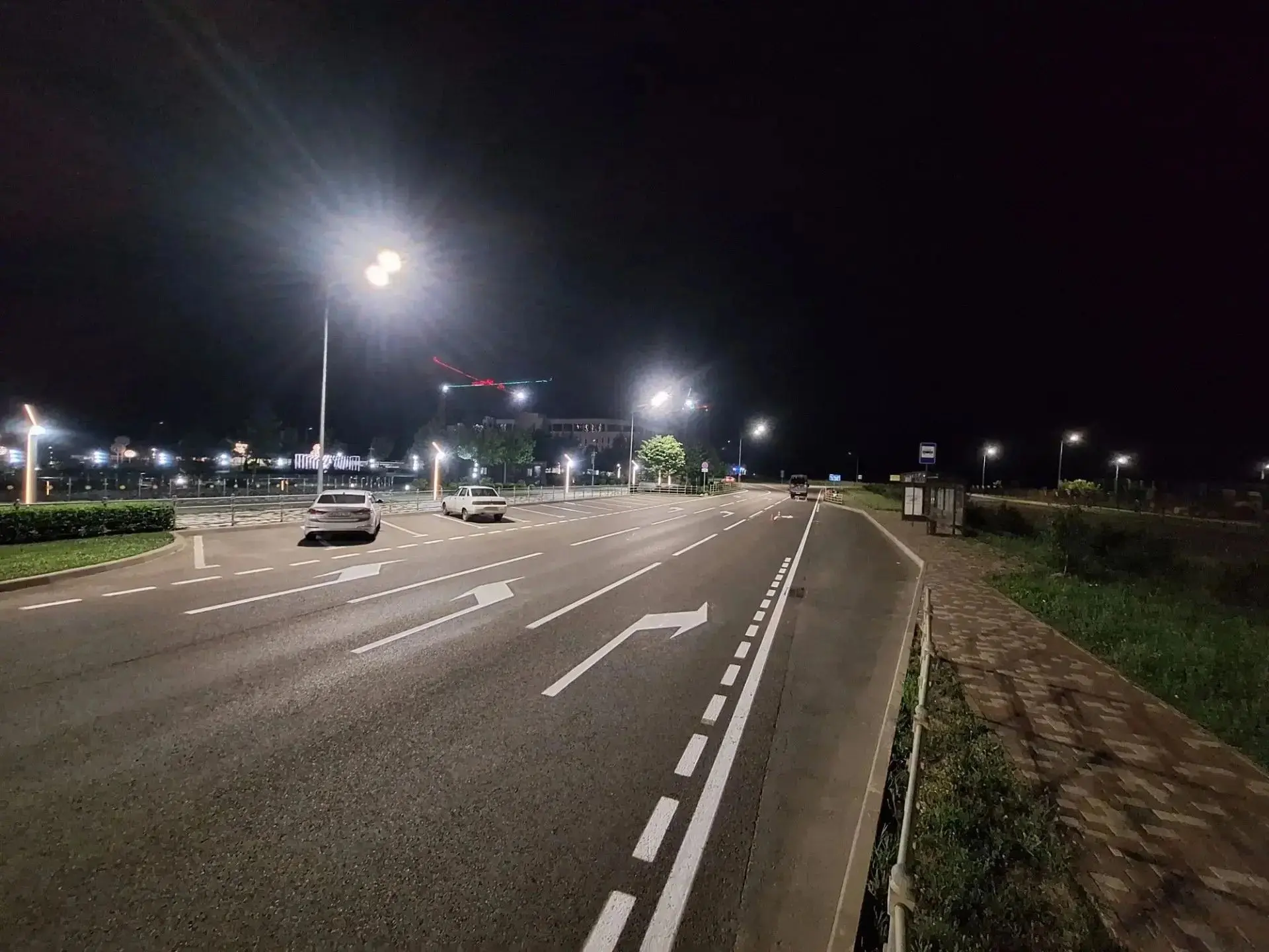 🛣 В Ставрополе приступили ко второму этапу обновления дорожной разметки. До конца сентября свежие л