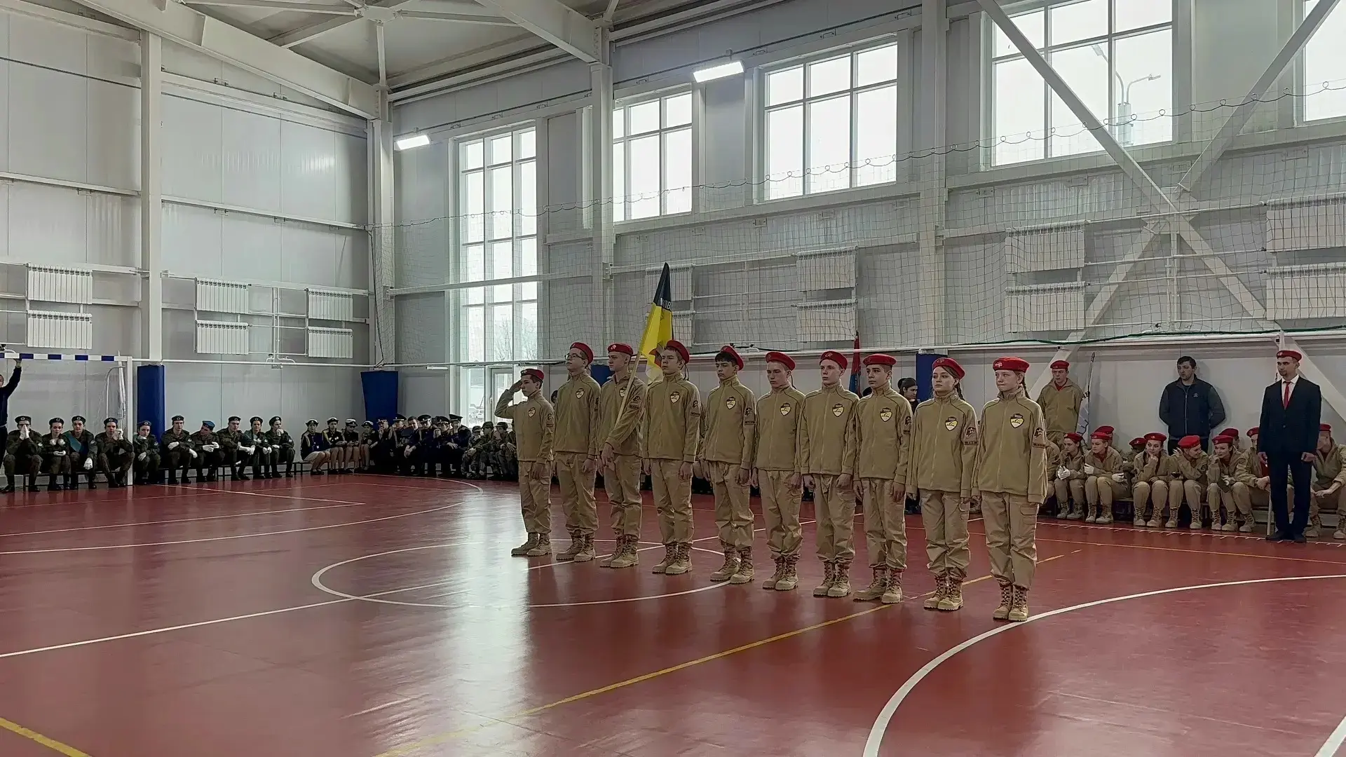 "Статен! Строен! Уважения достоин!"   18 февраля на базе Хомутовской школы №1  прошло масштабное пат