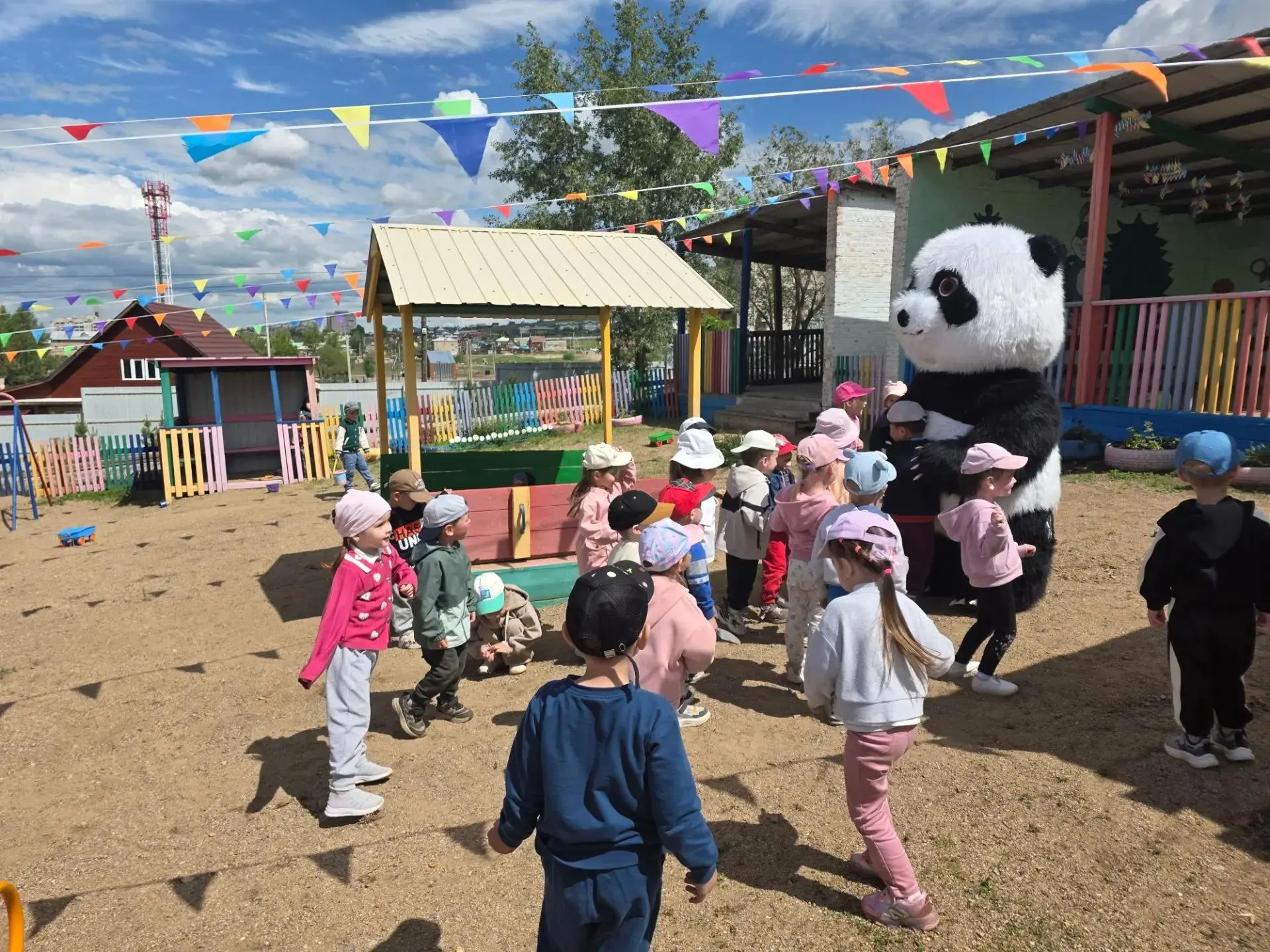 🐼 Вчера  (22. 06.26)  у детей младших групп  прошел настоящий праздник!

Наши малыши получили заряд