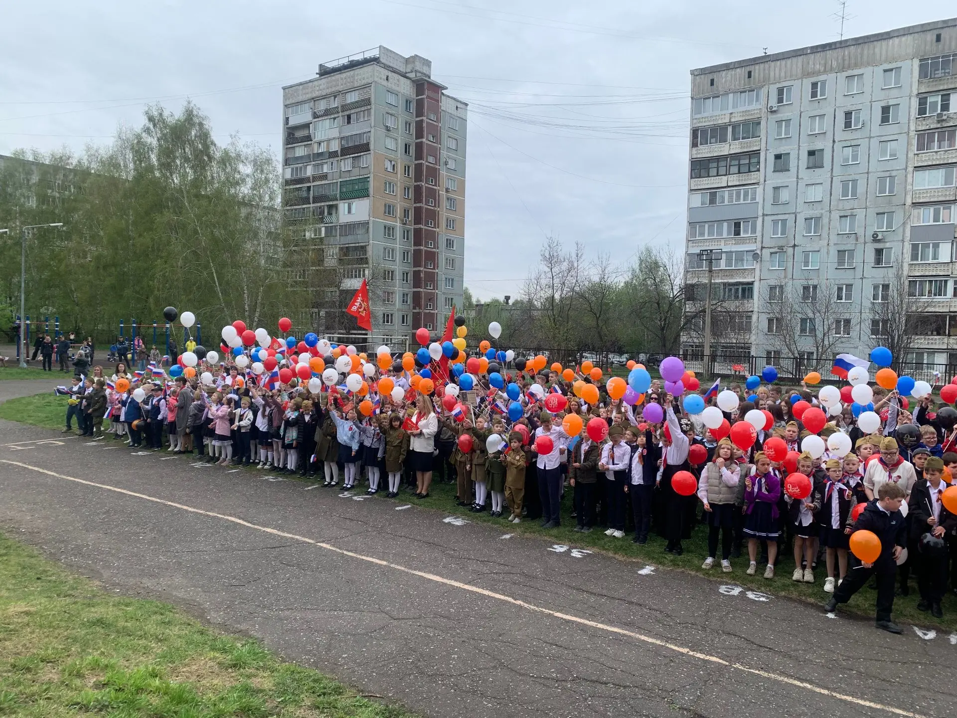🎖️ День Победы в нашей школе: торжественный парад и память поколений!