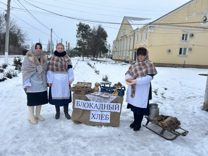 Работники Ольгинской библиотеки совместно с Ольгинским культурно-досуговым центром прин...