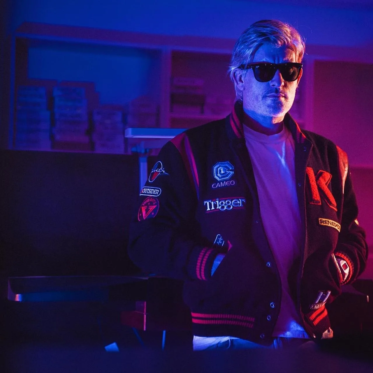В возрасте 50 лет умер диджей Kavinsky — он известен, как автор трека «Nightcall» из фи...