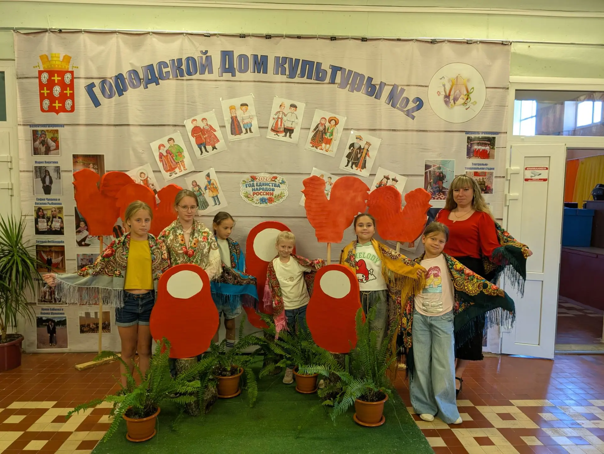 Тема русского платка прозвучала в программе «По Козельску барышни гуляли…». Участникам не просто пов