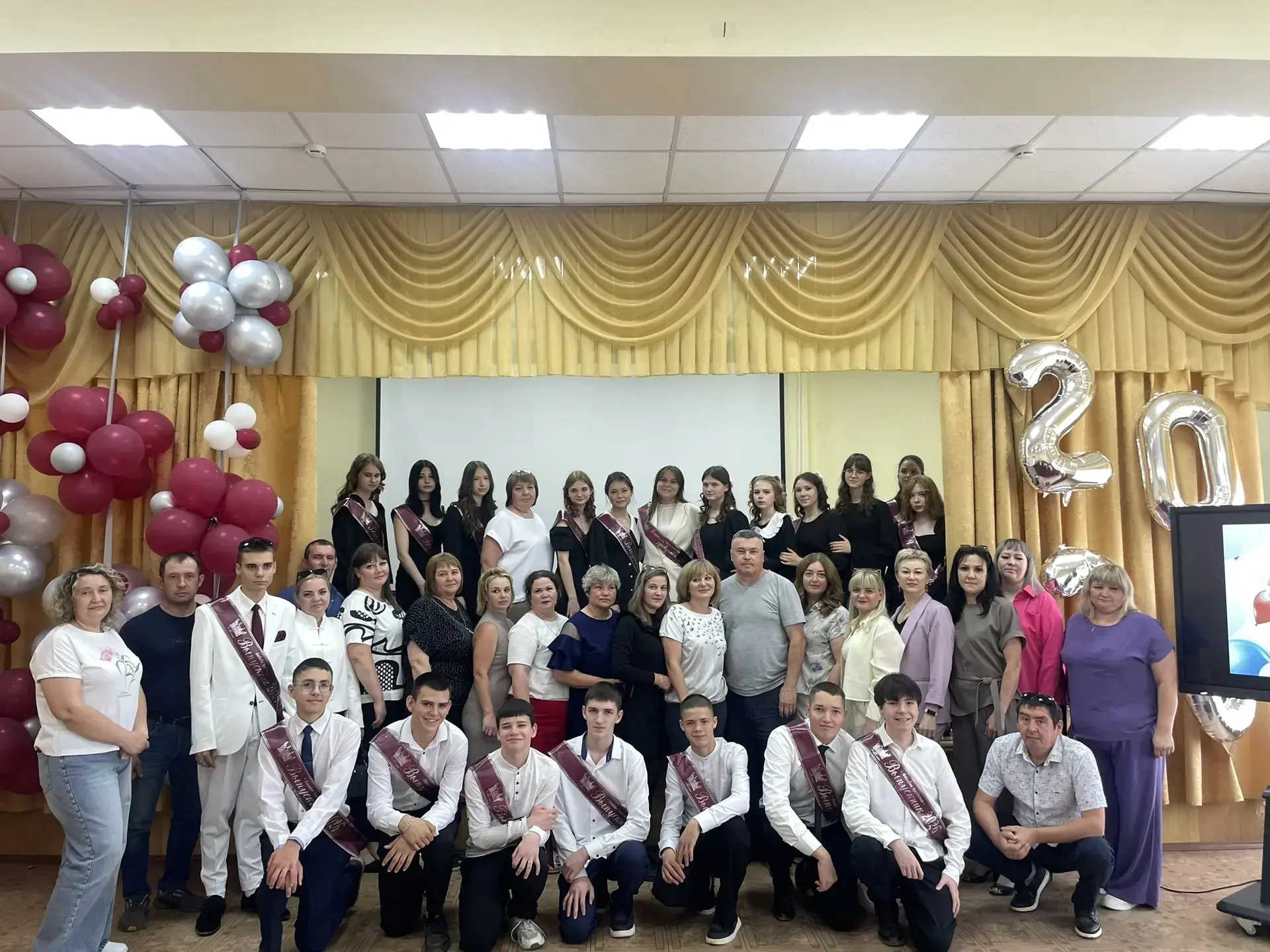 Вторая часть праздника последнего звонка прошла в невероятно тёплой атмосфере — в кругу...