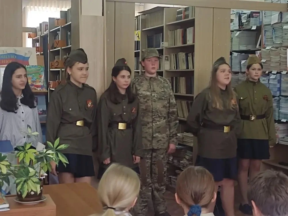 Театральная студия "Мельпомена"представила литературную композицию "Война! Твой страшный след... " п