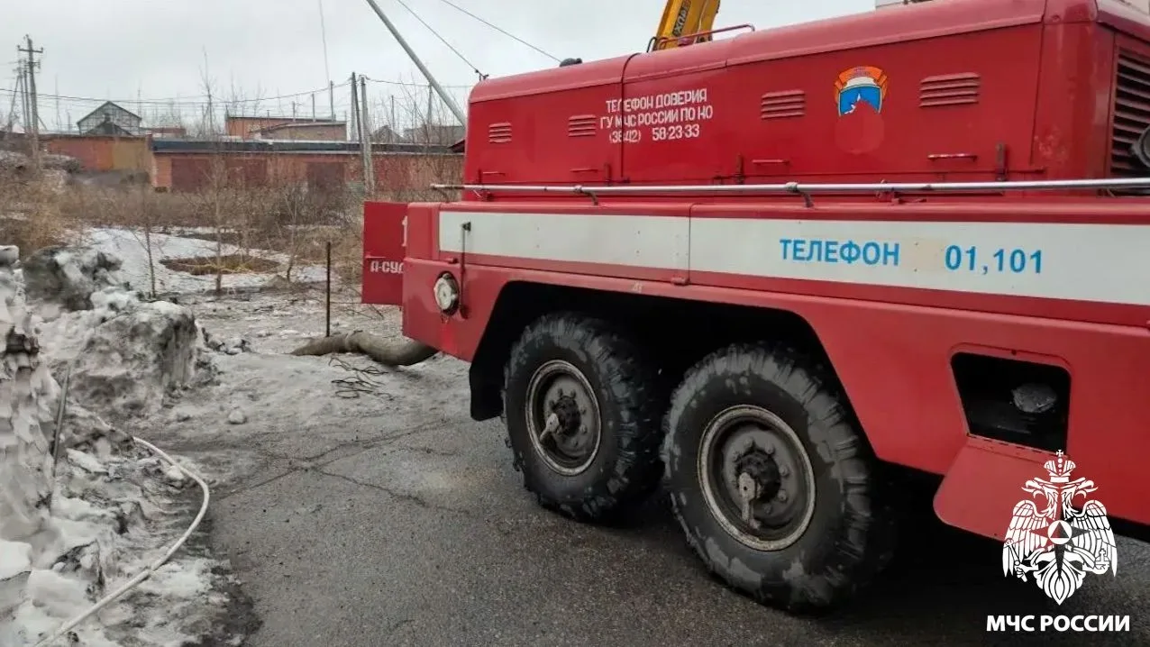 МЧС России помогает Анжеро-Судженску: ситуация под контролем  🔹Из-за активного снеготаяния и неиспра