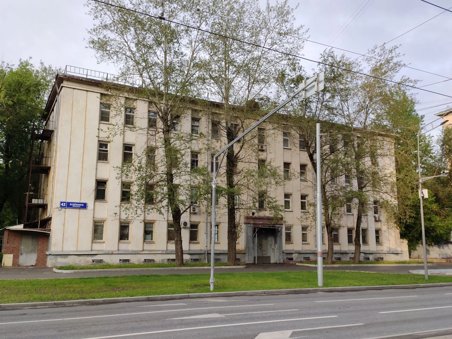 Первый панельный дом в Москве, расположенный на проспекте Будённого, 43. Четырёхэтажное здание постр