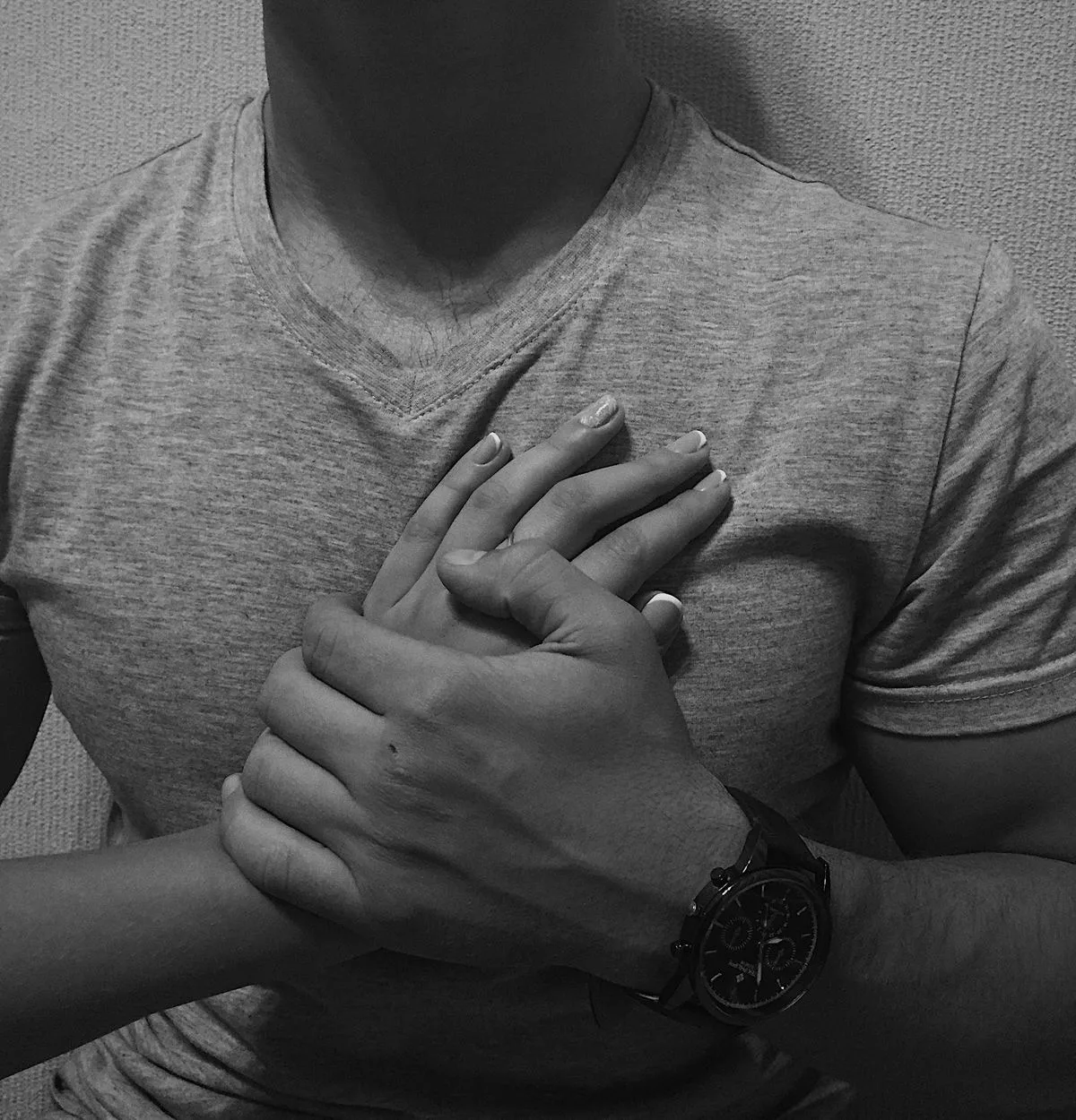 Сердце не выбирает кого попало
– оно чувствует родное.