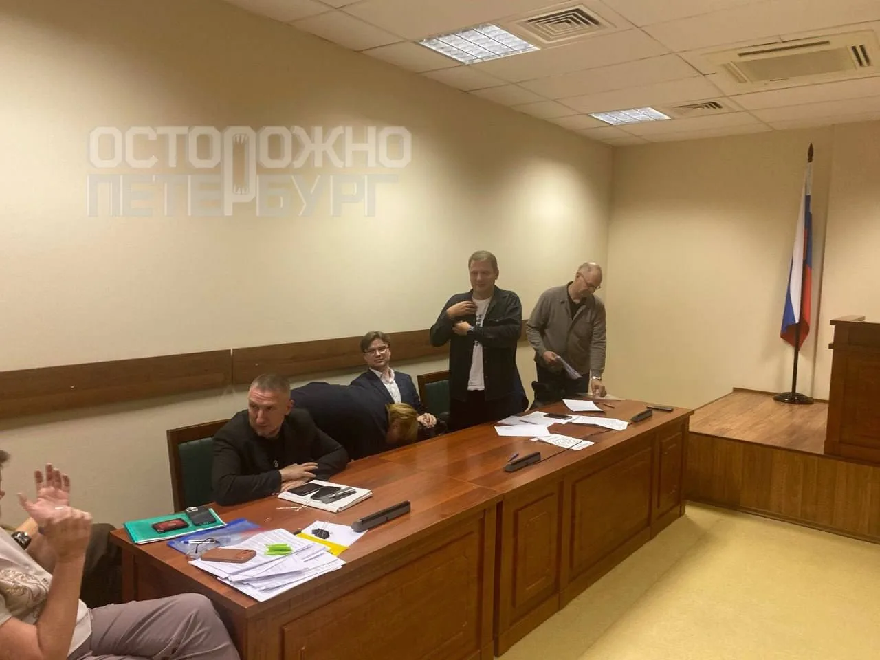 Суд снял Юрия Куликова с выборов в ЗакС Петербурга из-за песни.

Санкт-Петербургский городской суд у