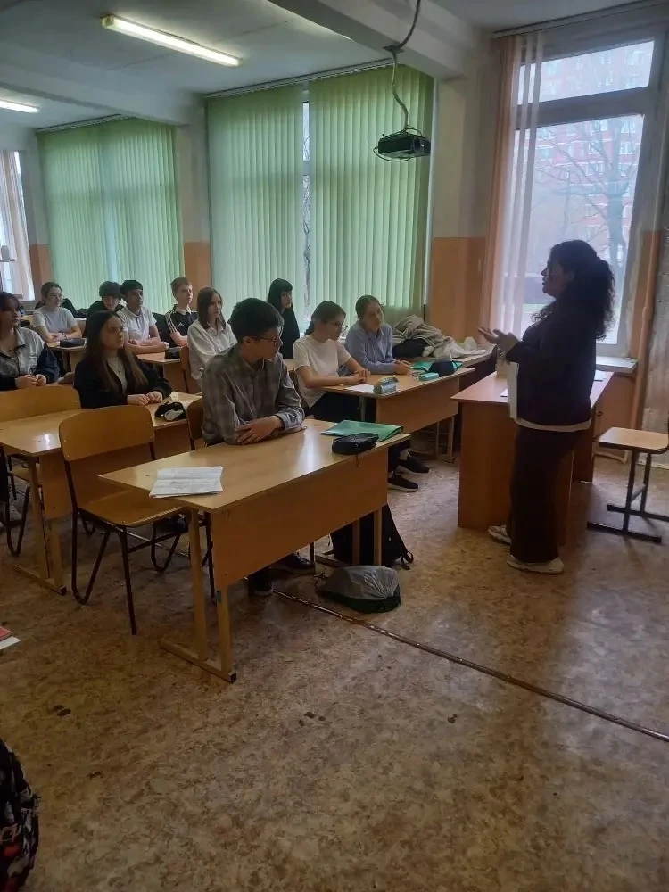 📢 НЕДЕЛЯ ПСИХОЛОГИИ В МОУ СОШ №12: РАЗГОВАРИВАЕМ ТЕЛОМ И СЛОВОМ  Педагог-психолог провёл тренинги с 