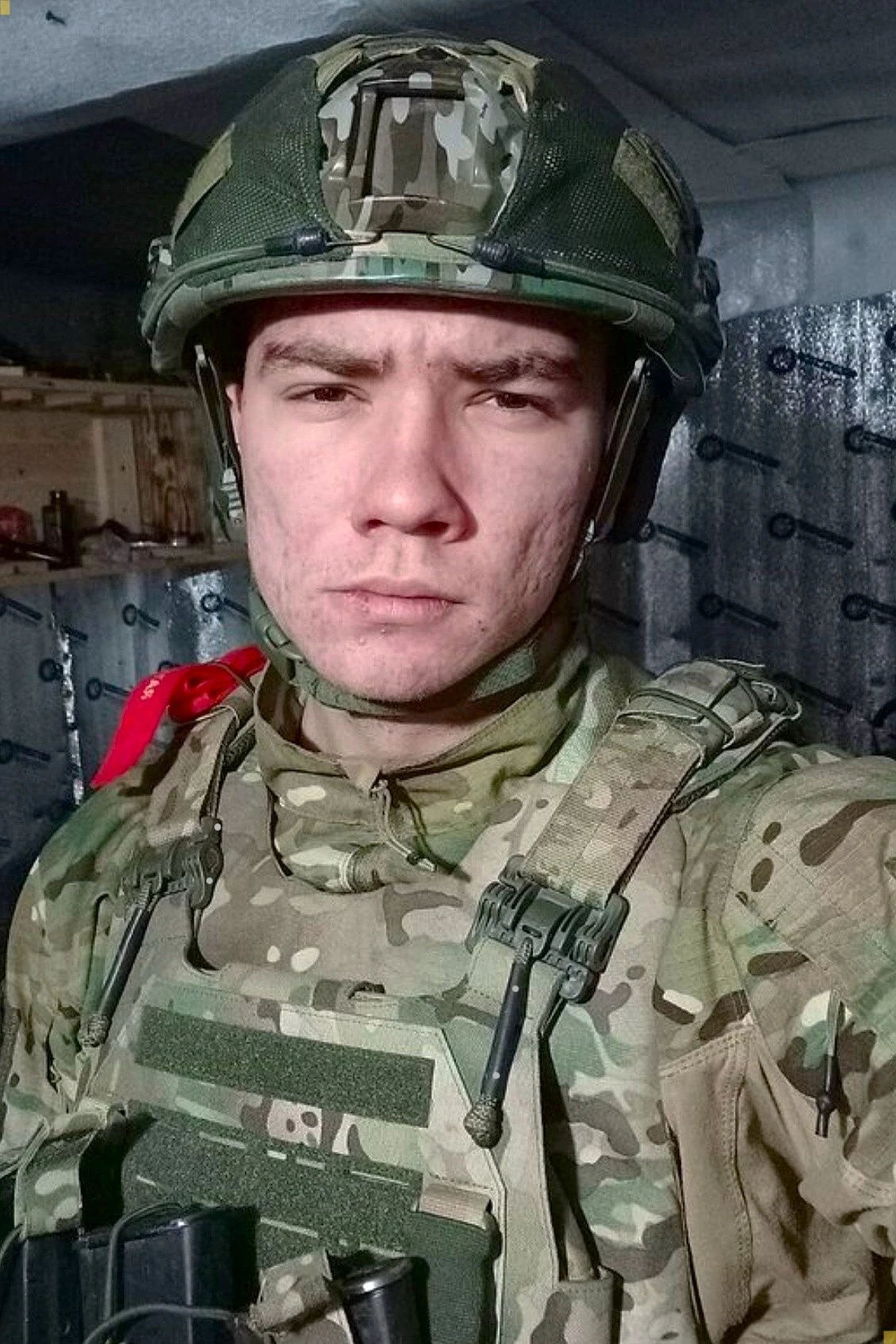 Знаете, тут быстро взрослеешь. Вчера вроде ещё с пацанами в подъезде сидел, а сегодня с...