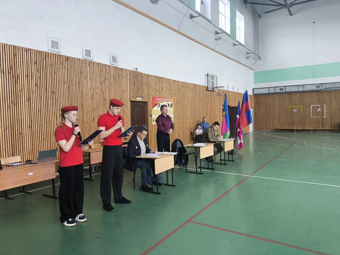 🎖️ Смотр строя и песни: патриотический праздник в нашей школе  В рамках месячника оборонно-массовой 
